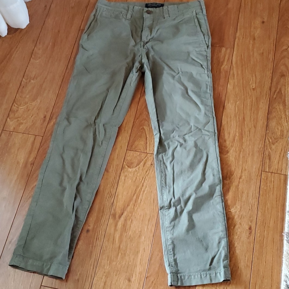 American Eagle Green khaki pants, 26 x 30